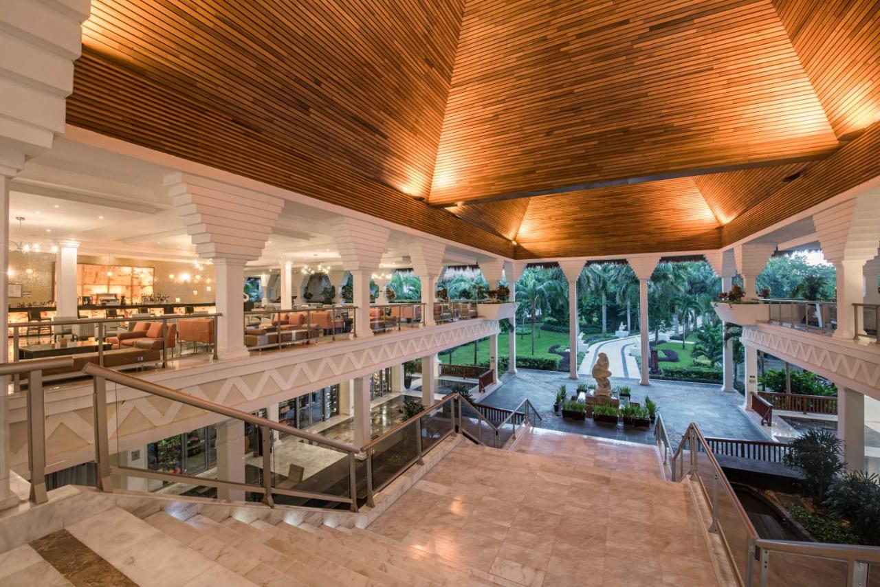 Grand Sunset Princess Playa del Carmen Exteriér fotografie The lobby of the Taj Bengal
