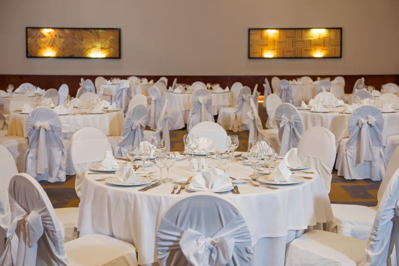 Grand Sunset Princess Playa del Carmen Exteriér fotografie The ballroom at the hotel