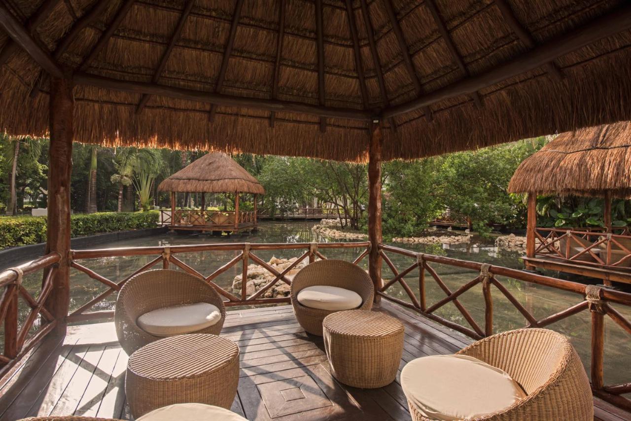 Grand Sunset Princess Playa del Carmen Exteriér fotografie The resort's lagoon