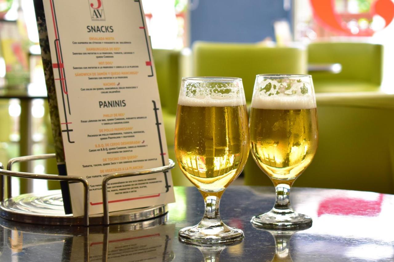 Grand Sunset Princess Playa del Carmen Exteriér fotografie Beer in tulip glasses