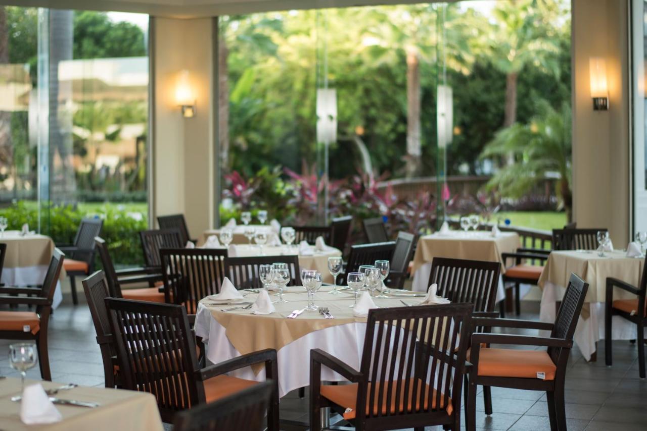 Grand Sunset Princess Playa del Carmen Exteriér fotografie The restaurant at the Four Seasons