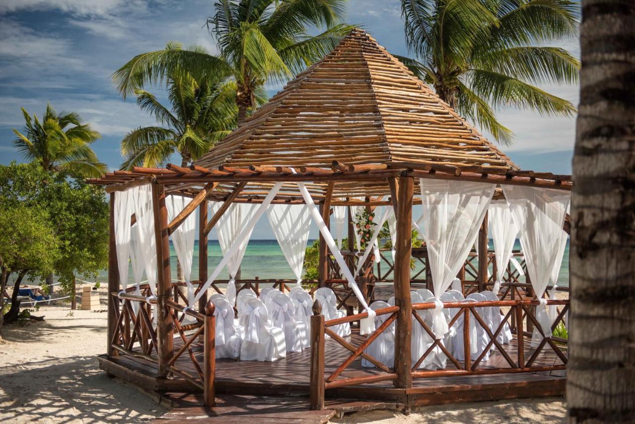 Grand Sunset Princess Playa del Carmen Exteriér fotografie A gazebo at the beach