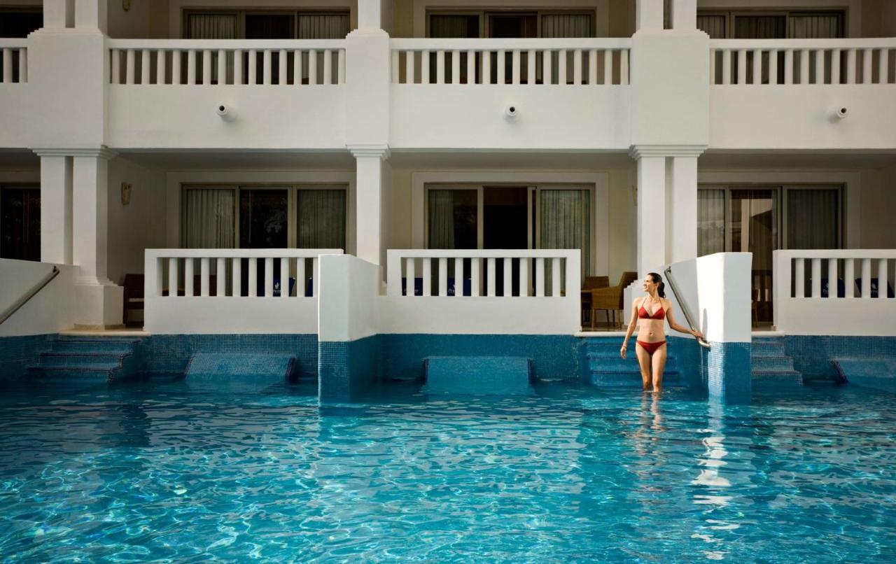 Grand Sunset Princess Playa del Carmen Exteriér fotografie The swimming pool at the hotel